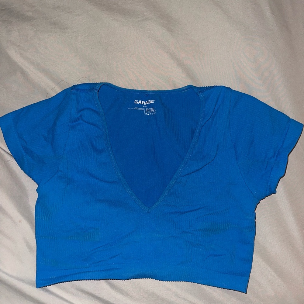 Cropped v neck garage baby tee